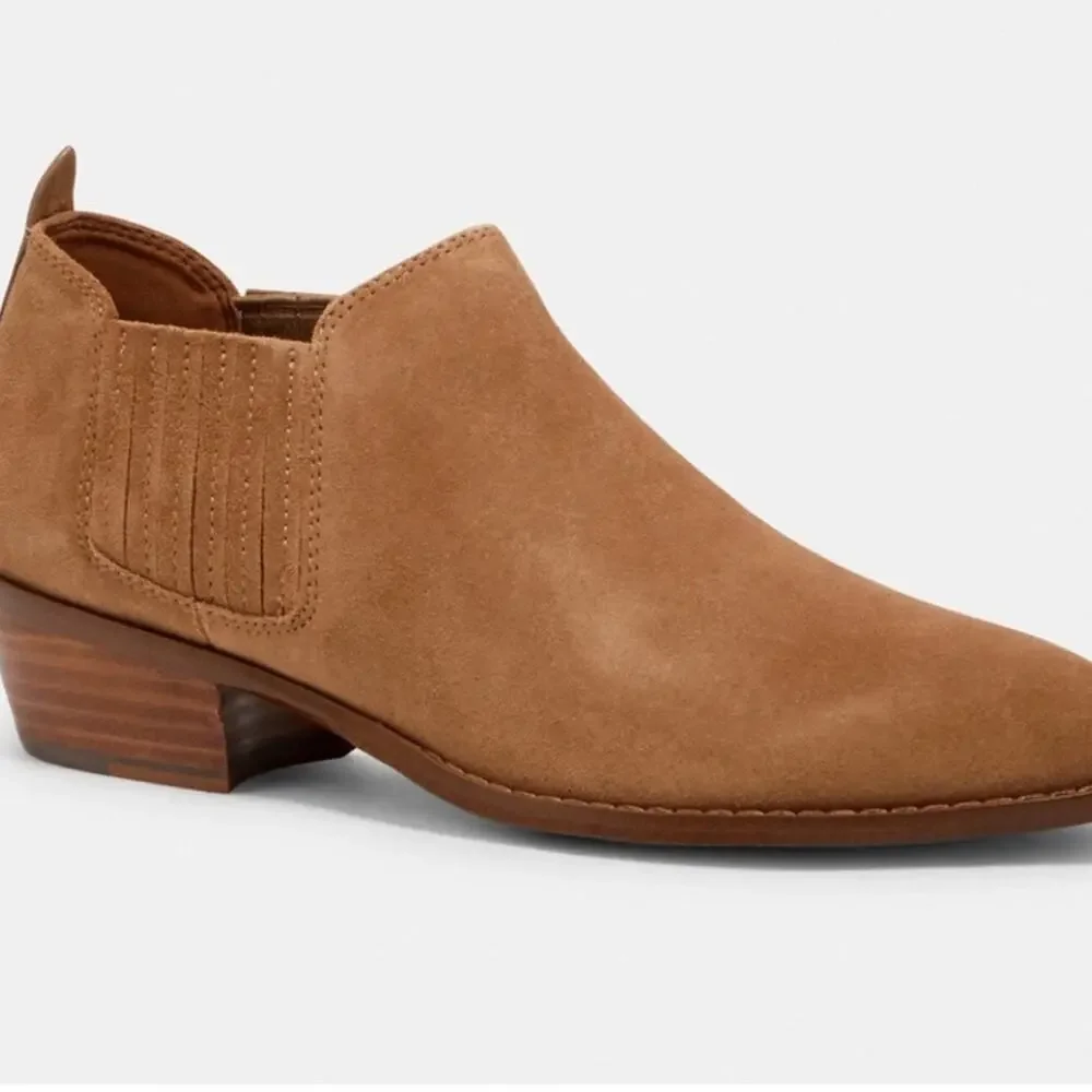Coach Devin Bootie – Tan Suede Low Ankle Boots Size 7